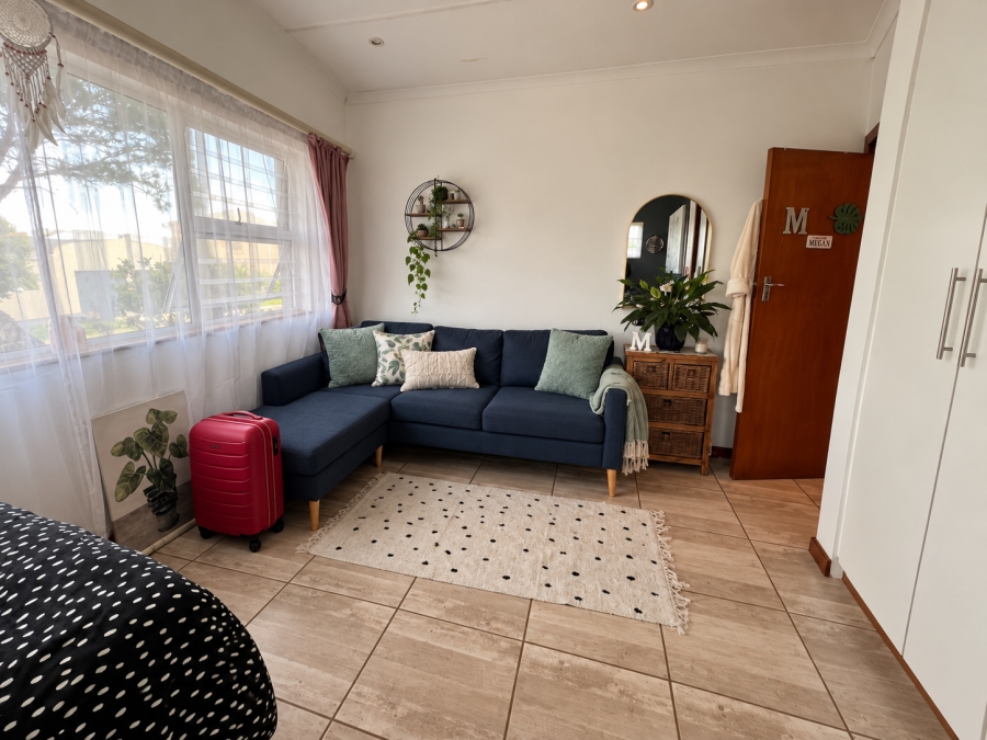 5 Bedroom Property for Sale in Stilbaai Wes Western Cape
